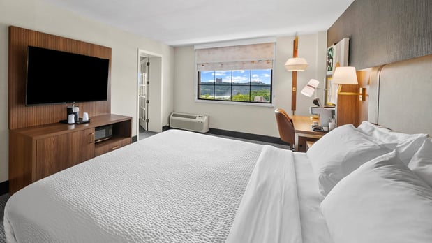 Images Holiday Inn Niagara Falls State Park Entry by IHG