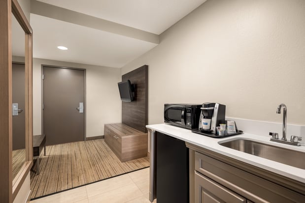 Images Holiday Inn Express & Suites Fredericksburg by IHG