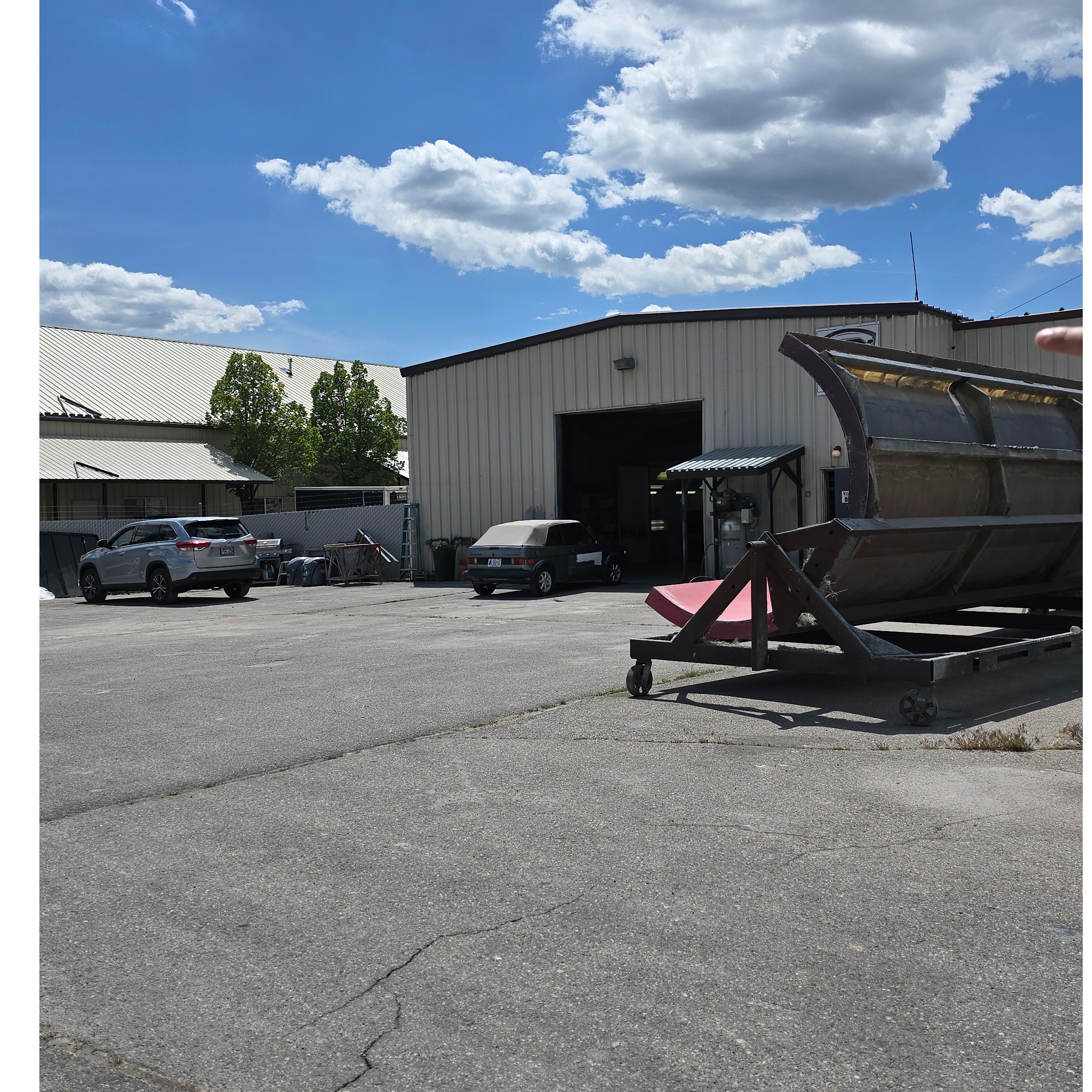 Restauración profesional de vehículo y preparación de pintura en proceso en Vito’s Body Shop en North Logan, Utah. Este proyecto destaca un detallado trabajo de restauración de carrocería, preparación de precisión y repintado automotriz dentro de la cabina de pintura para garantizar un resultado final limpio y profesional.
En Vito’s Body Shop nos especializamos en reparación de colisión, restauración de carrocería, pintura automotriz, reparación de dents, servicios de llantas y soldadura especializada, incluyendo soldadura de aluminio, TIG, MIG, bronce y arco. Nuestro equipo sirve con orgullo a North Logan, Cache Valley y comunidades cercanas de Utah con mano de obra confiable y soluciones de reparación de calidad.
Vitos Shop
Vito’s Shop
https://VitosBodyShop.com
(435) 757-3089