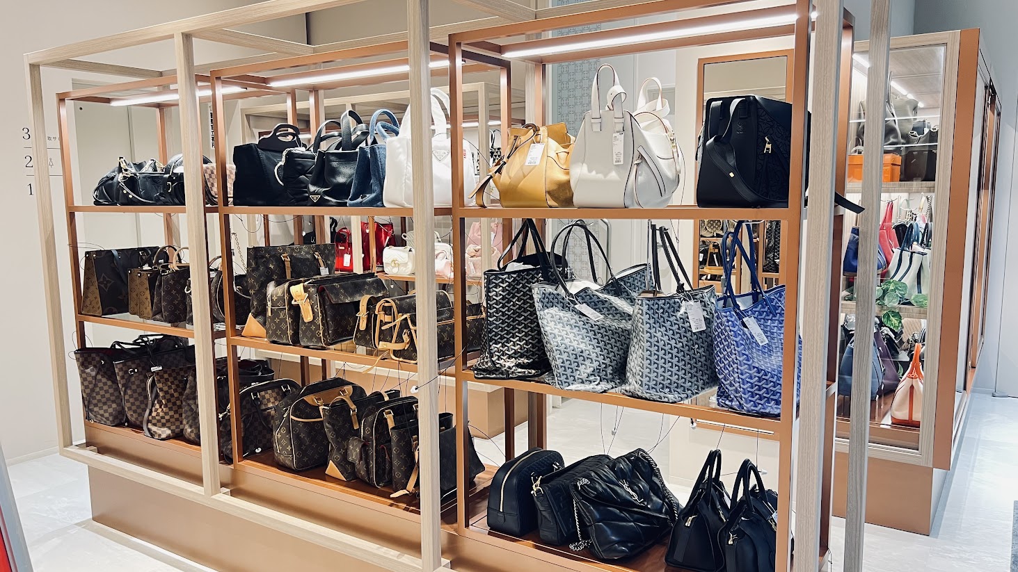 Images KOMEHYO（コメ兵）天神店