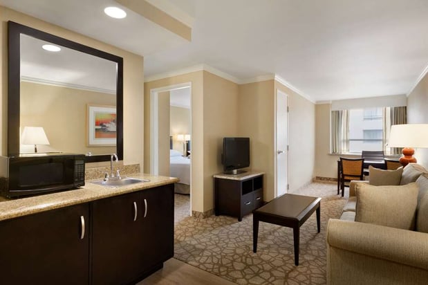 Images Embassy Suites by Hilton Los Angeles Glendale