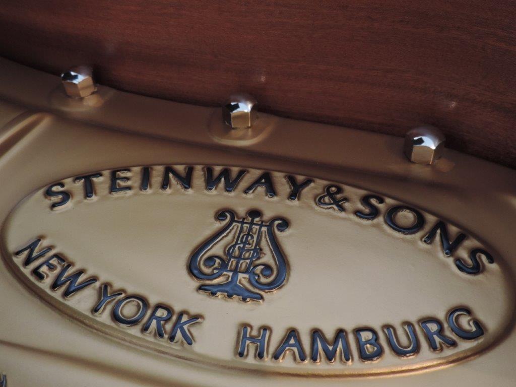 Bilder Heutschi Piano AG