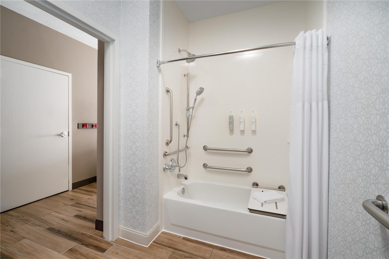 Guest room bath