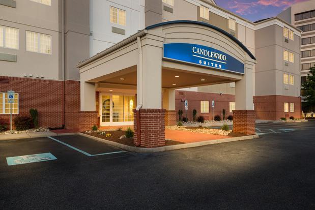 Images Candlewood Suites Virginia Beach Town Center by IHG