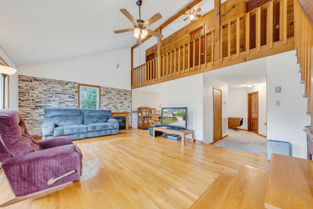 Images Damon Gettier and Associates, Realtors-Brokered by Real Broker LLC