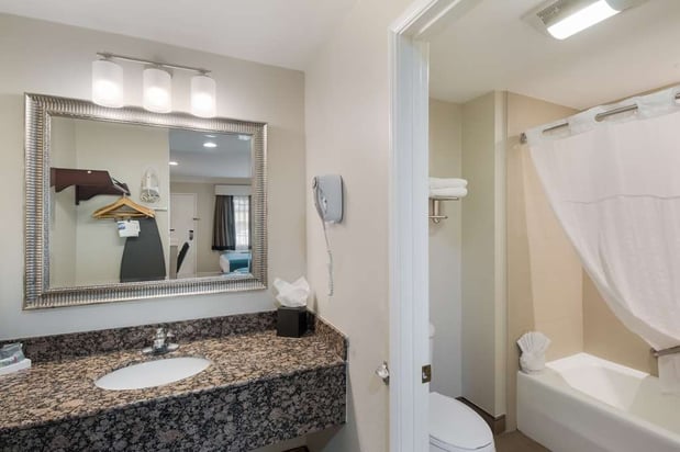 Images Best Western Woodland Hills Inn
