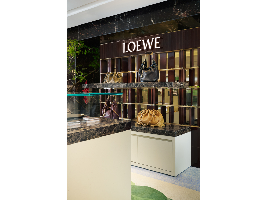 Images LOEWE La Rinascente Milan - Accessories