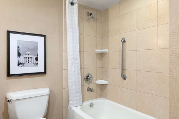 Images Embassy Suites by Hilton Greensboro Airport
