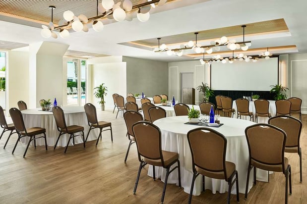 Images Faro Blanco Resort & Yacht Club Marathon, Curio by Hilton