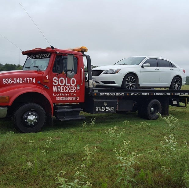 Images Solo Wrecker Service