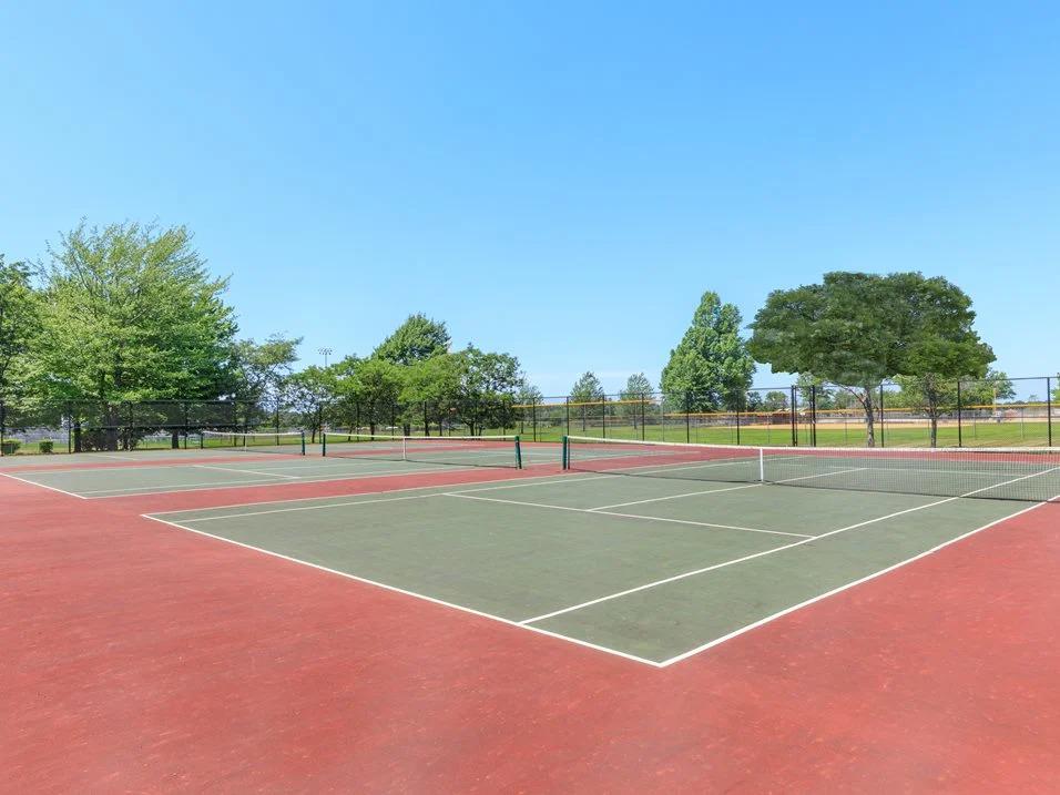 Tennis court at 444 Park Apartments