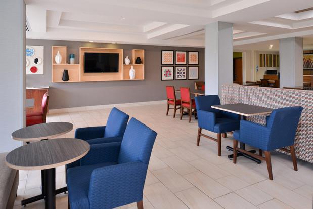 Images Holiday Inn Express & Suites Parkersburg - Mineral Wells, an IHG Hotel