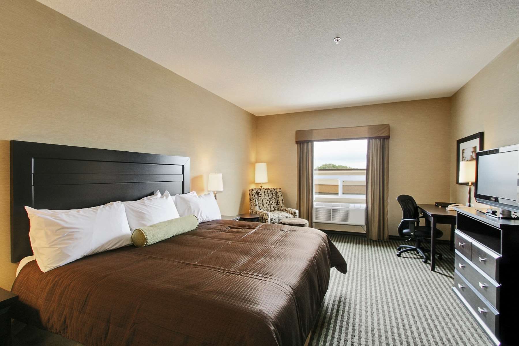 King Bed Guest Room Best Western Sunrise Inn & Suites Stony Plain (780)968-1716