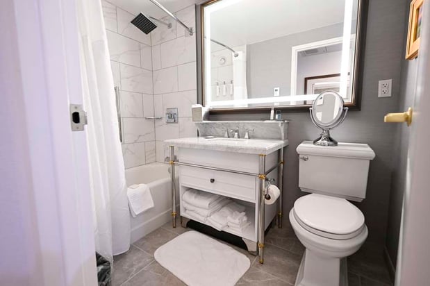 Images The Hotel Roanoke & Conference Center, Curio Collection by Hilton