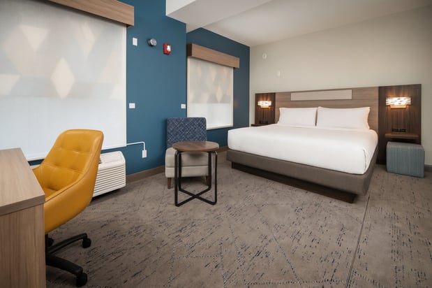 Images Holiday Inn Express & Suites Indianapolis - East by IHG