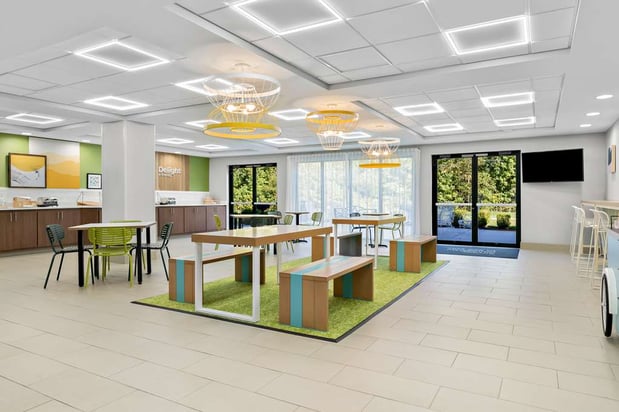 Images Spark by Hilton Tupelo