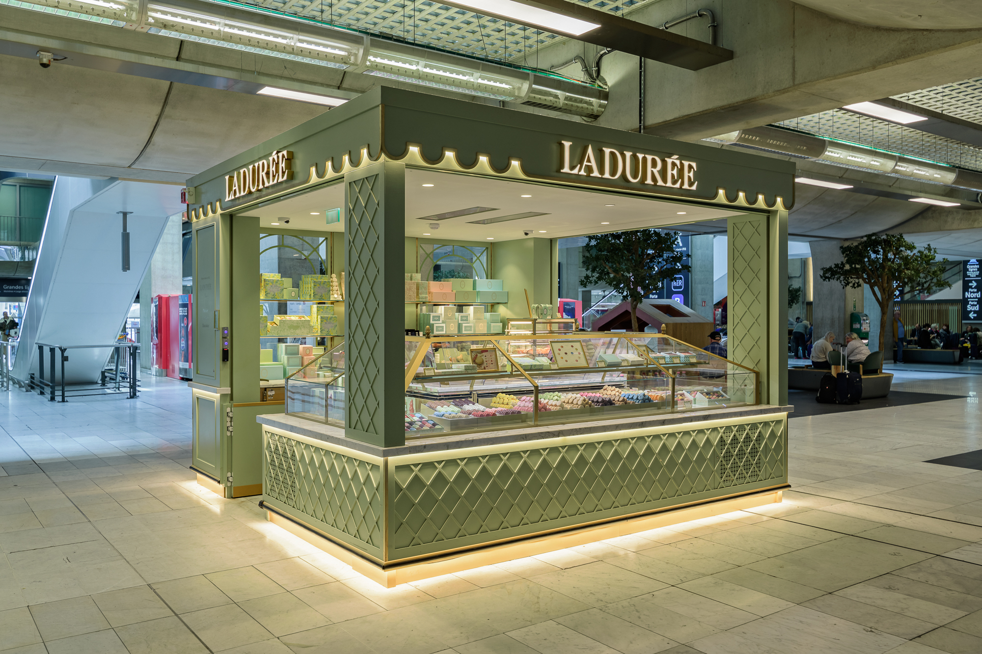 Images Ladurée Roissy Gare TGV