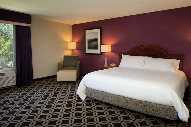 Images Hilton Garden Inn Auburn Riverwatch