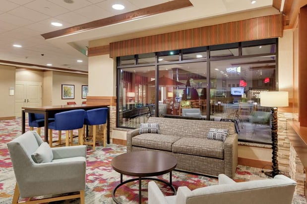 Images Hilton Garden Inn Milwaukee Airport