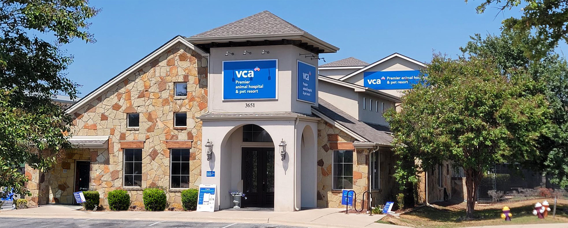 Welcome to VCA Premier Animal Hospital and Pet Resort!