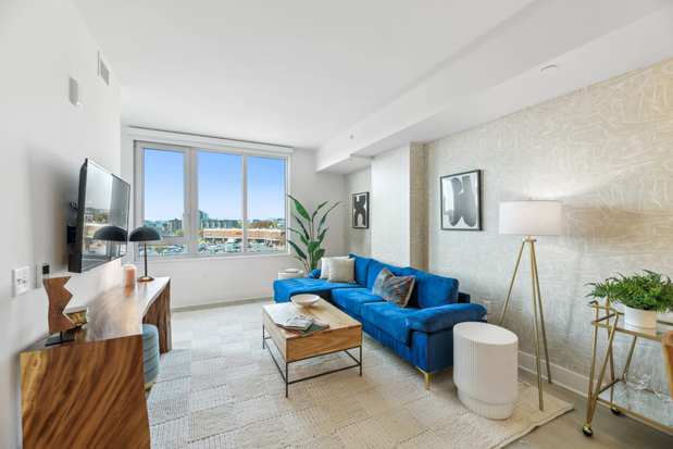Images Link Apartments® H Street