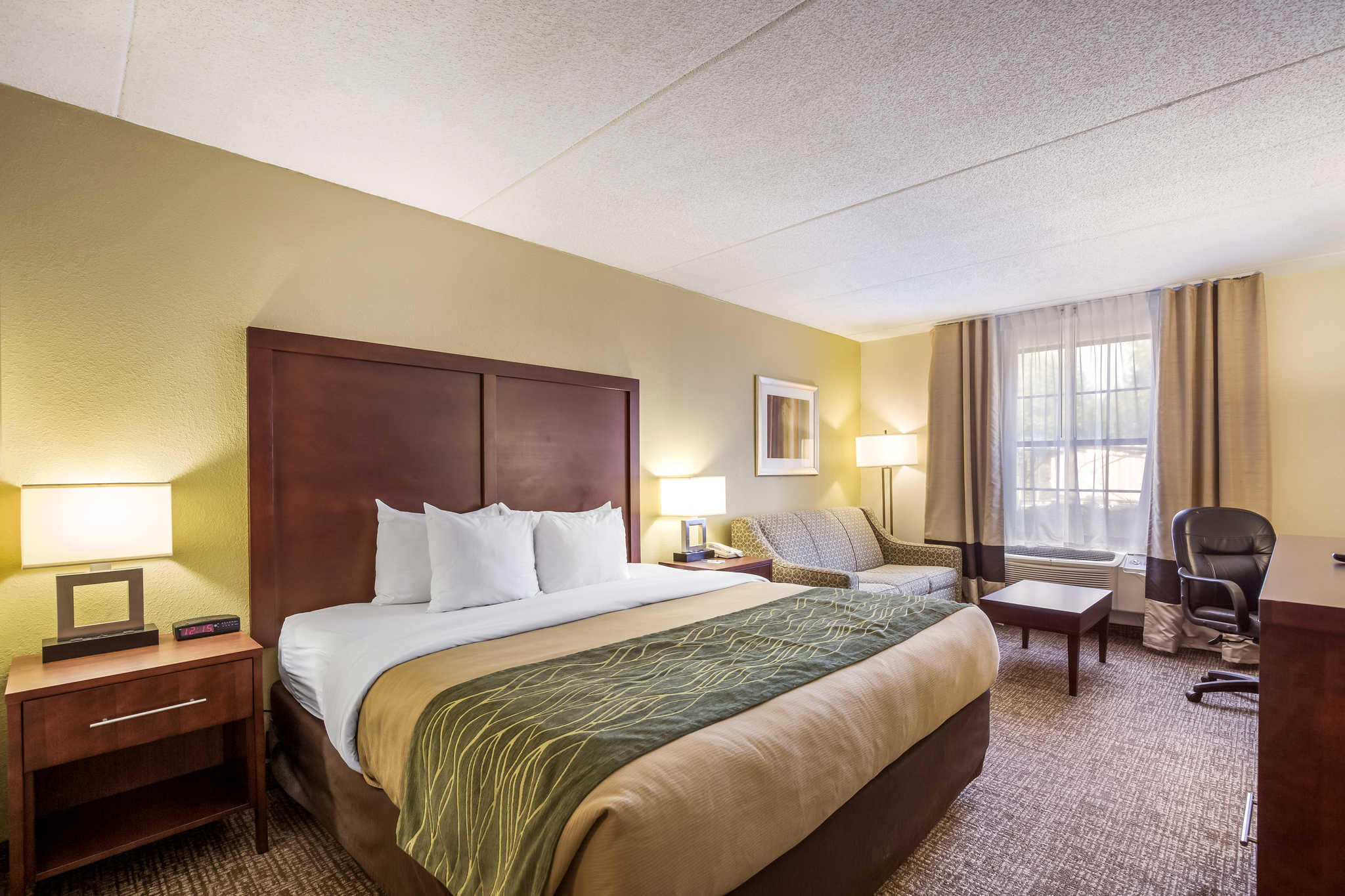 Thb Comfort Suites Newport News Airport Hotel In Newport News