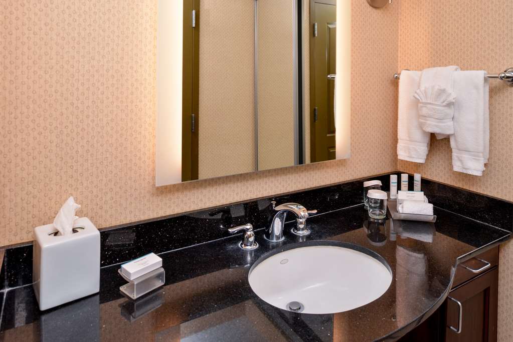 Guest room bath