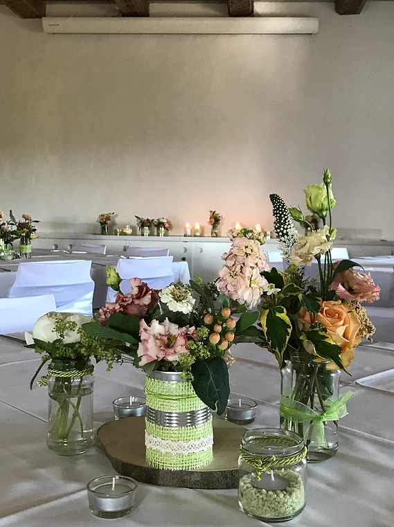 Blumenservice Flores GmbH, Untere Bahnhofstrasse 1 in Hinwil