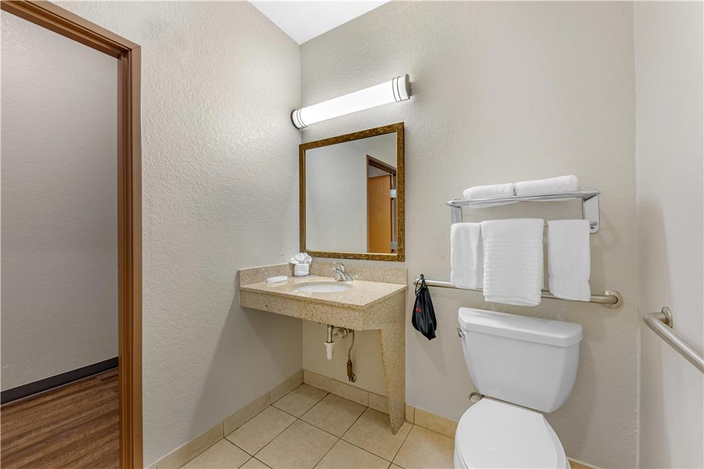 ADA Double Queen - Guest Bath