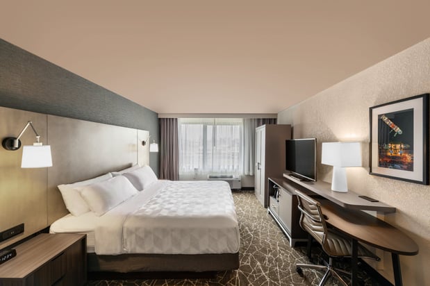Images Holiday Inn Newark International Airport by IHG