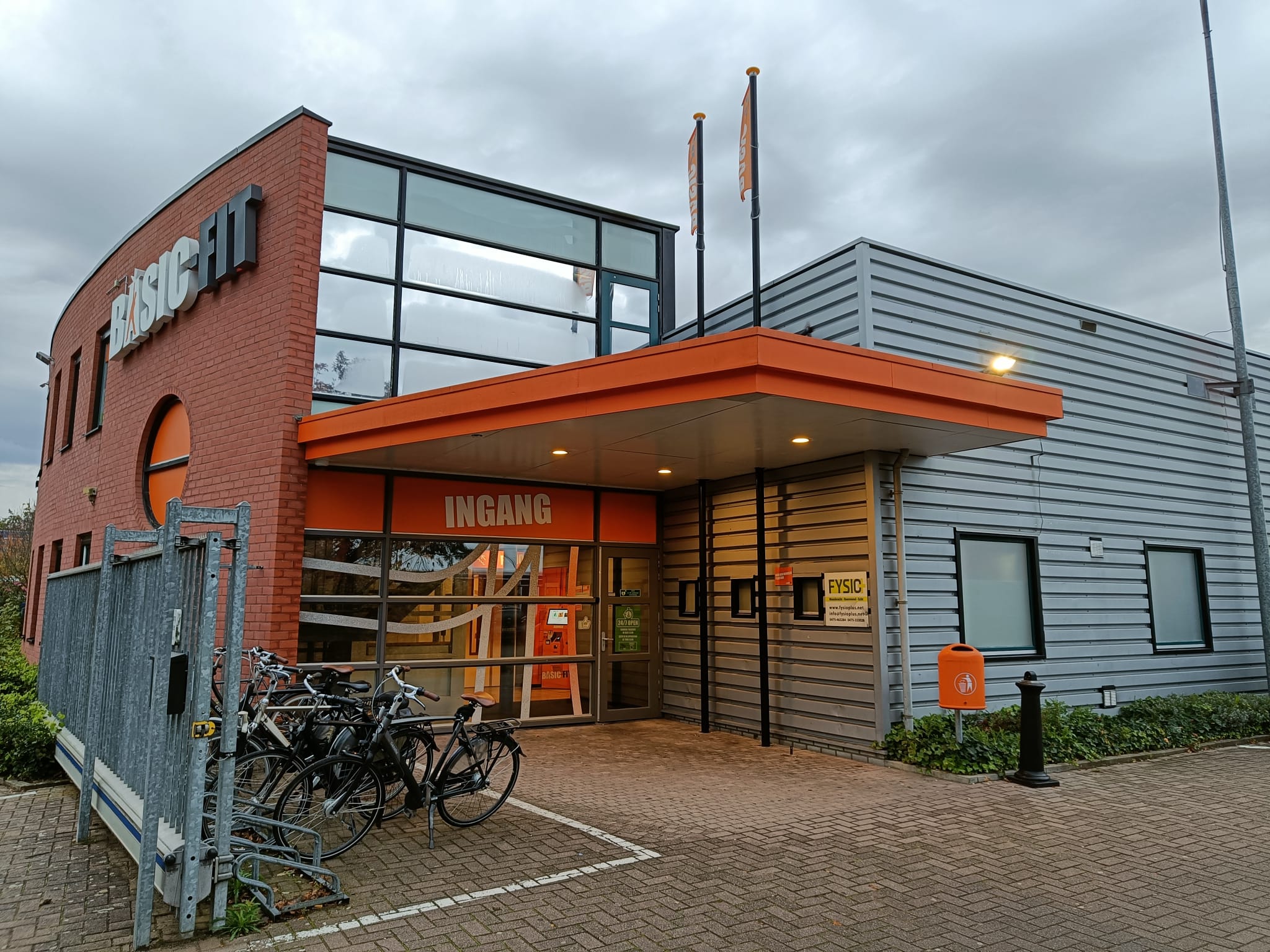 Foto's Basic-Fit Roermond Oranjelaan 24/7