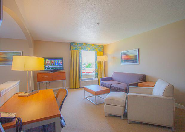 Images Holiday Inn & Suites Spring - the Woodlands Area by IHG