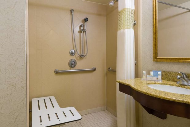 Images Hampton Inn & Suites Peoria at Grand Prairie, IL