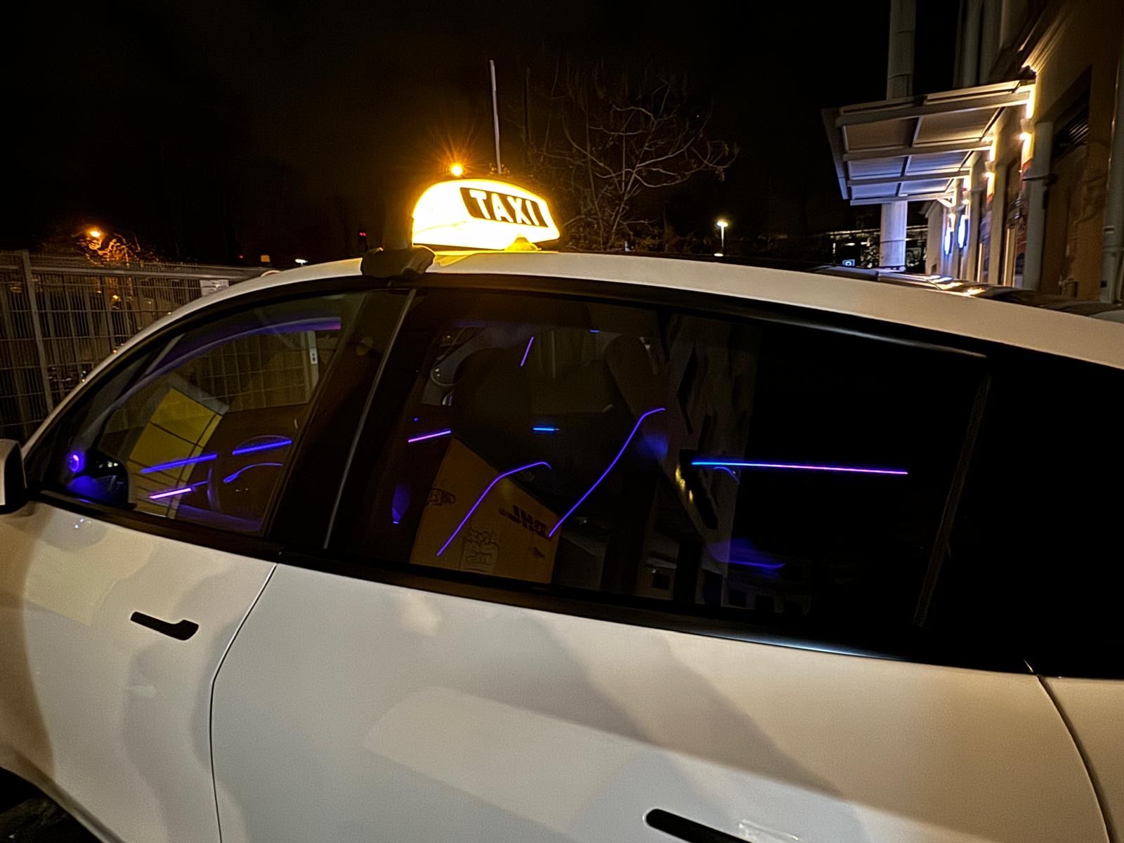 Taxi Tesla Stuttgart || Taxiunternehmen Gökhan Özmen | Whatsapp 7/24, Augsburger Straße 637 in Stuttgart