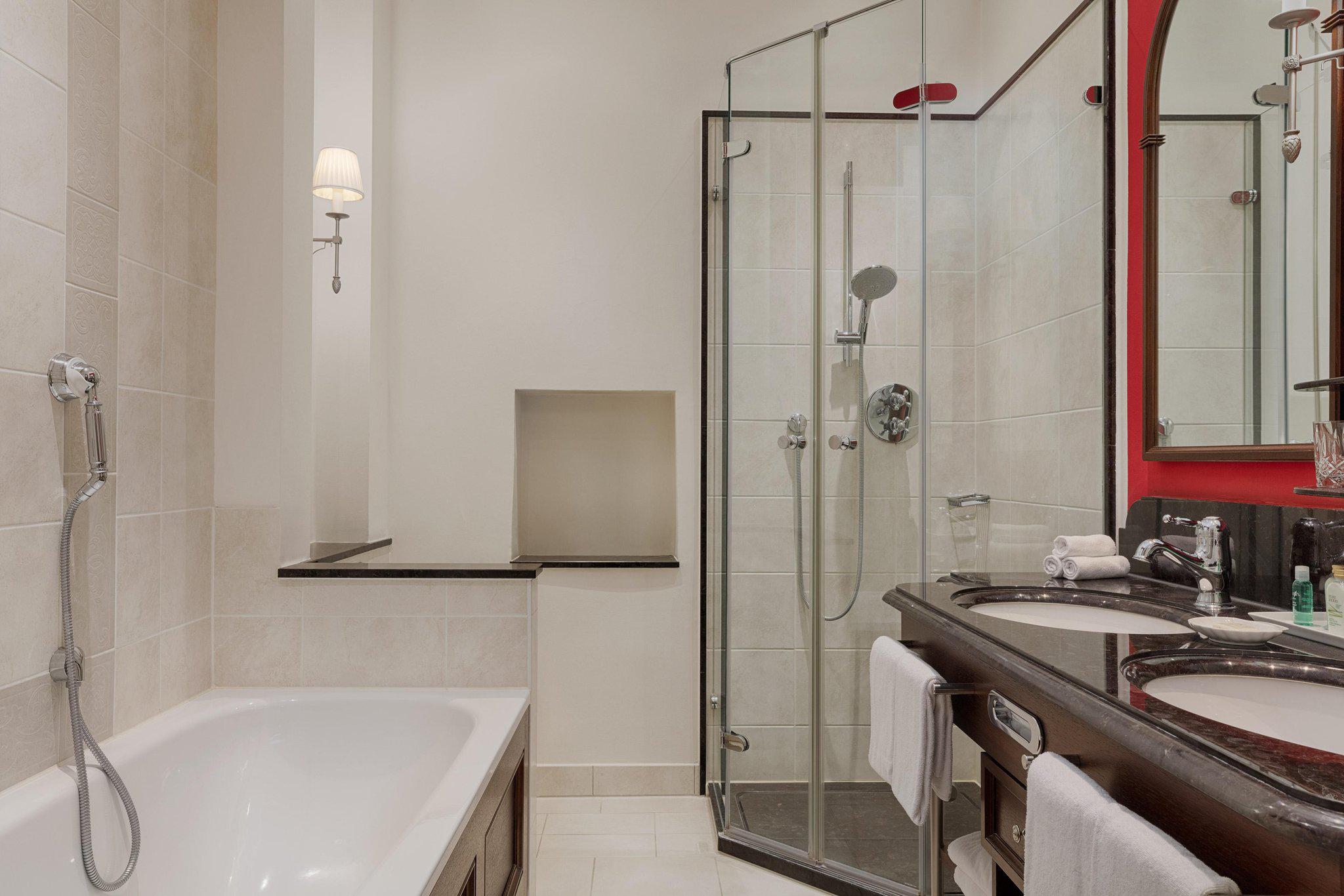 Schloss Fuschl, a Luxury Collection Resort & Spa, Fuschlsee-Salzburg, Schloss Strasse 19 in Hof Bei Salzburg