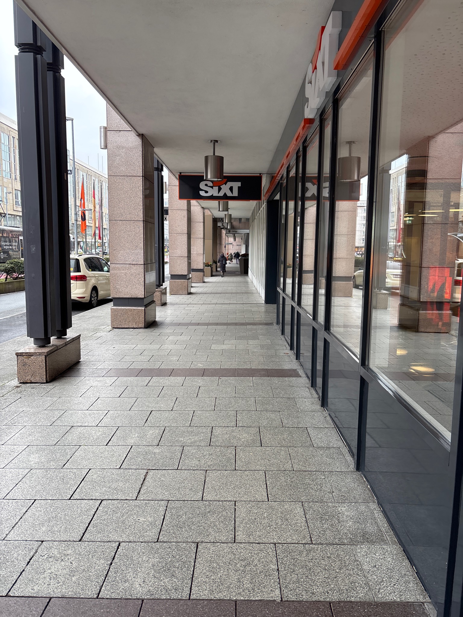 SIXT Autovermietung Frankfurt a. M. Zentrum-Zeil, Konrad-Adenauer-Str. 5-7 in Frankfurt am Main