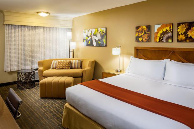 Images Holiday Inn Express Simi Valley by IHG
