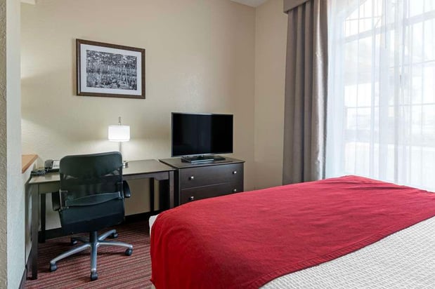 Images Best Western Plus Bradbury Inn & Suites