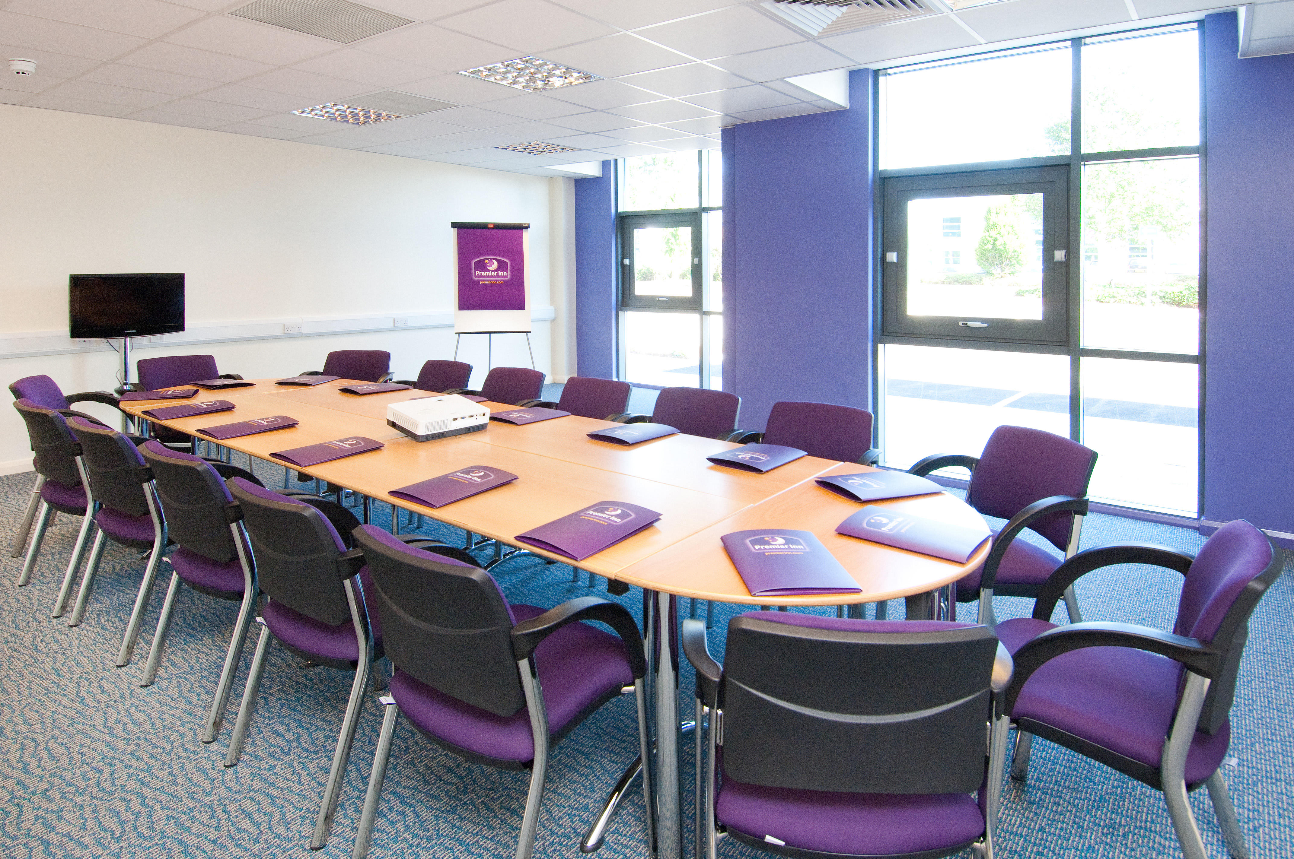 Premier Inn meeting room Premier Inn London Gatwick Airport (Manor Royal) hotel Crawley 08715 279214