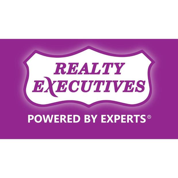 Luciano Cruz, Realtor in Crown Point Indiana Logo