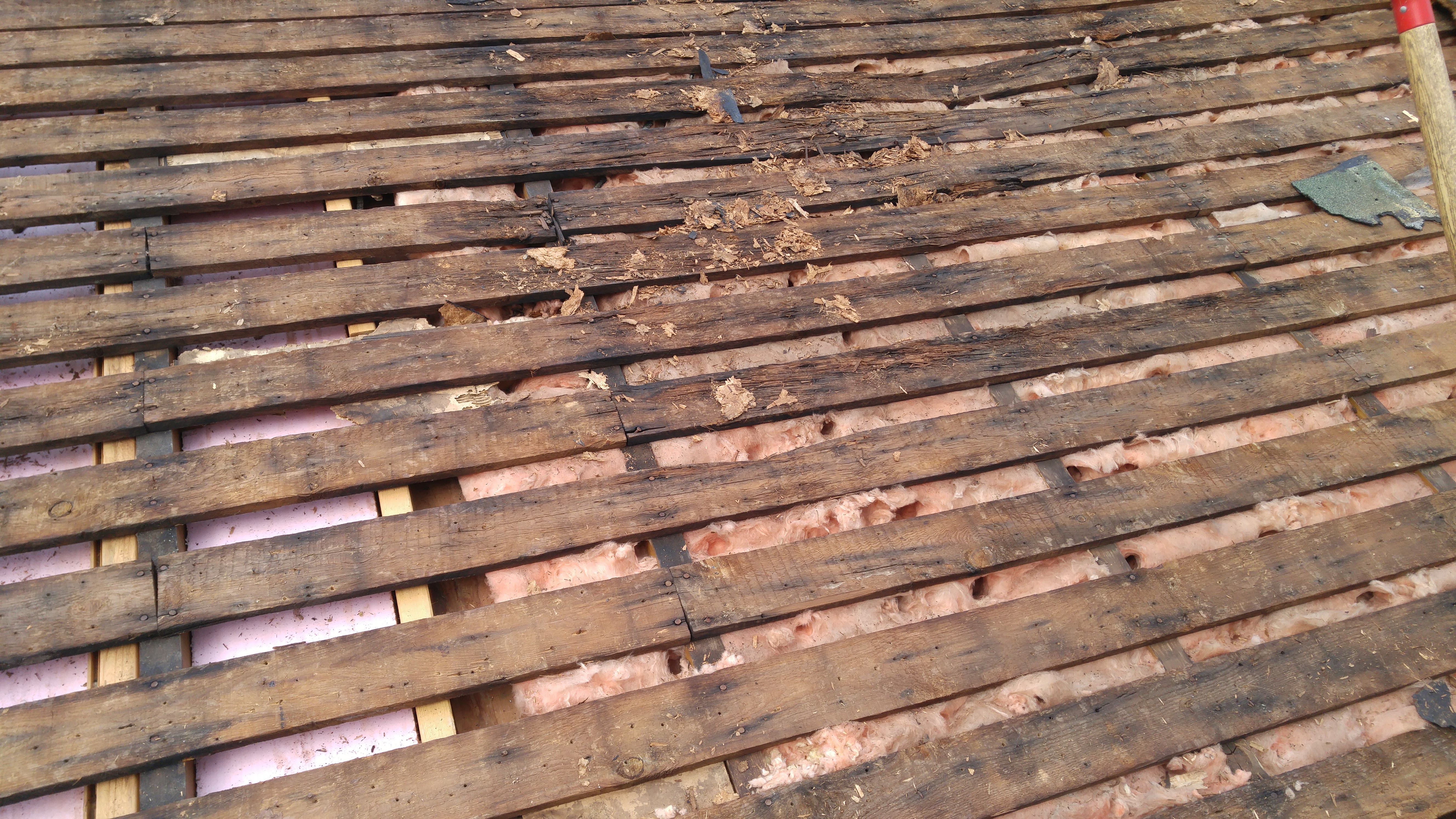 Michael's Roofing &amp; Contracting LLC Logo