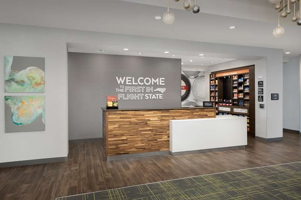 Images Hampton Inn & Suites Charlotte Airport Lake Pointe