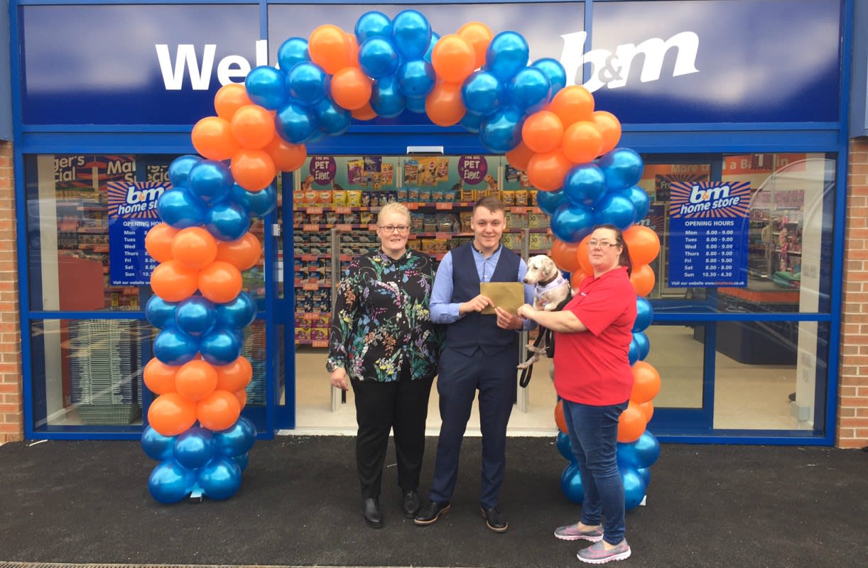 Layla and Cotton, representatives from local charity Pennine Pen were B&M Chadderton's VIP guests. The charity gratefully received £250 worth of B&M vouchers, as a thank you for taking part.