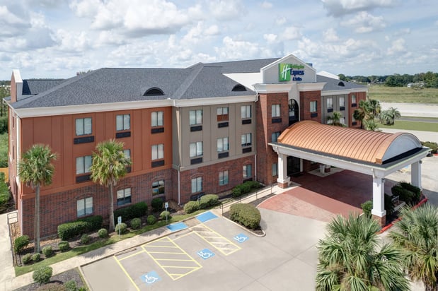 Images Holiday Inn Express & Suites Winnie by IHG