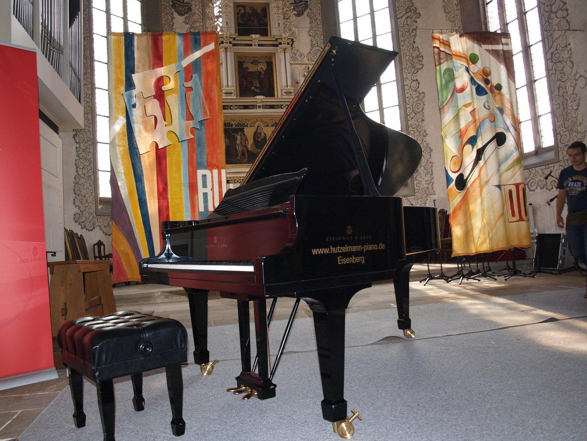 Bild 1 K. Hutzelmann Pianohaus in Weimar