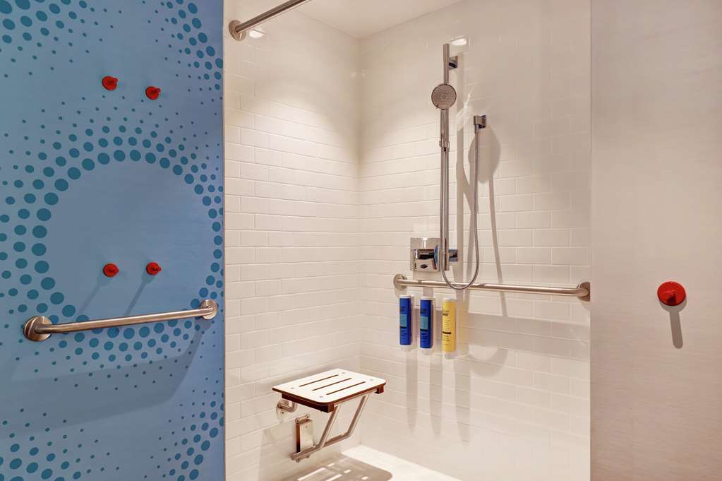 Guest room bath Tru by Hilton Edmonton Windermere Edmonton (780)752-8781