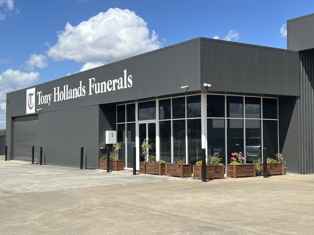 Images Tony Hollands Funerals