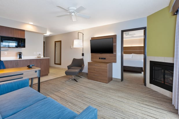 Images Holiday Inn Express & Suites Petoskey by IHG