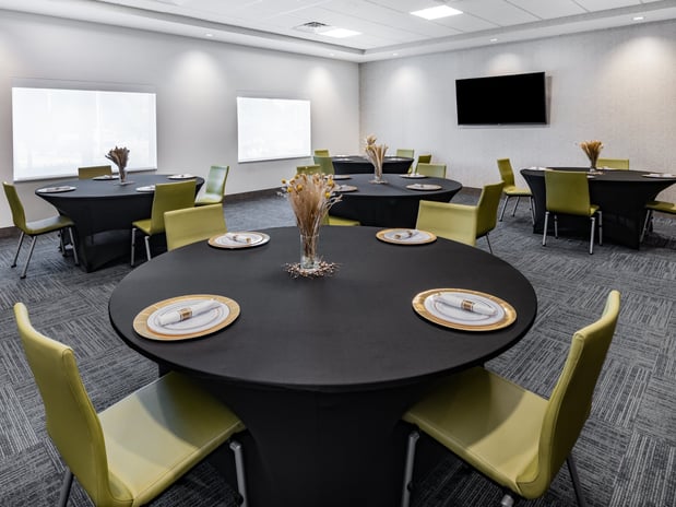 Images Holiday Inn Express & Suites St. Petersburg - Madeira Beach by IHG