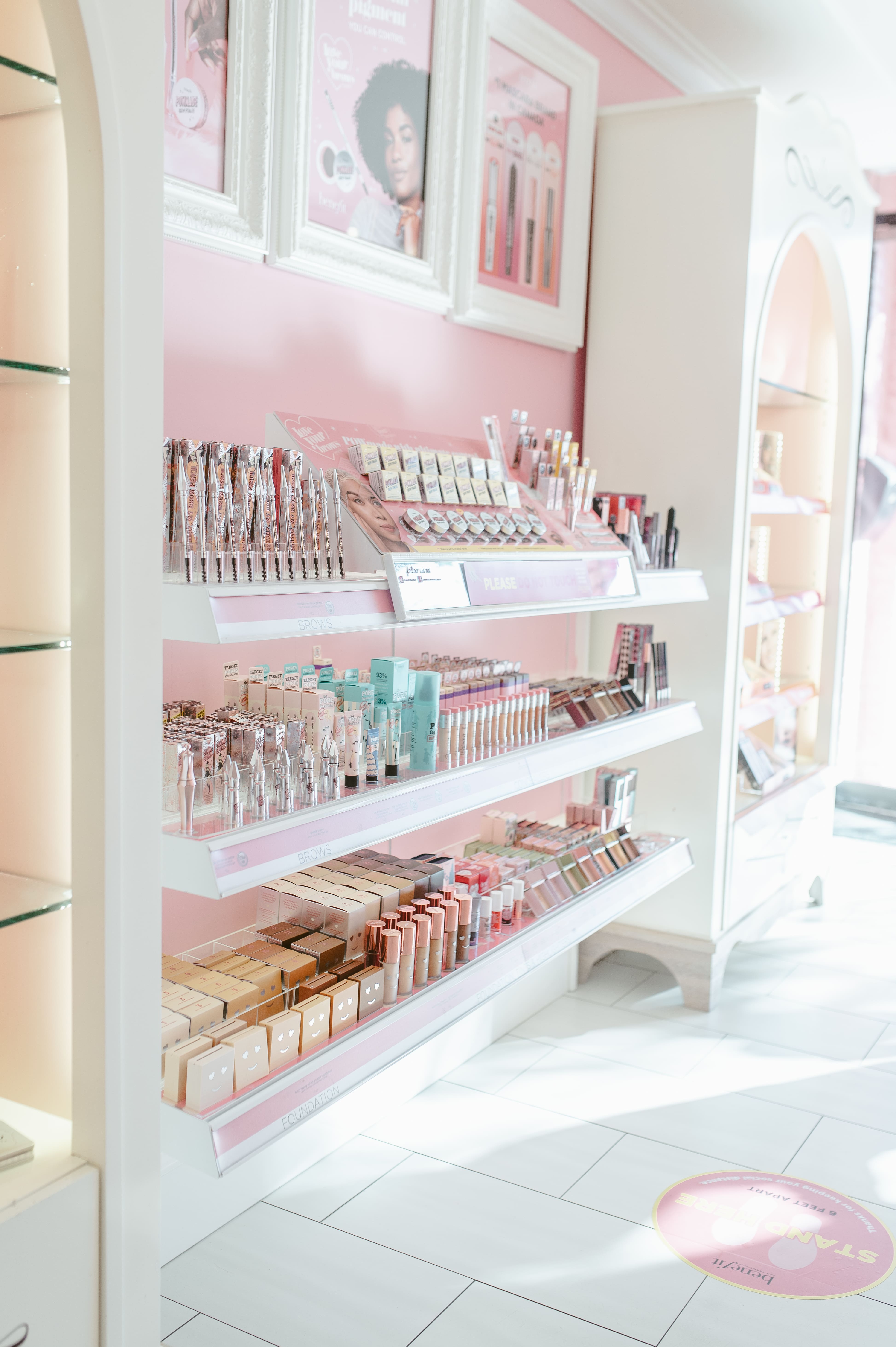 Images Benefit Cosmetics Boutique & BrowBar lounge